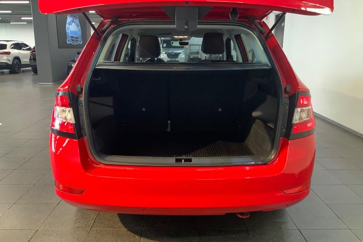 Rød Skoda Fabia fra 2019