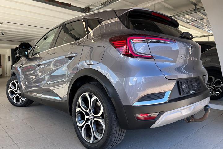 Grå Renault Captur fra 2021