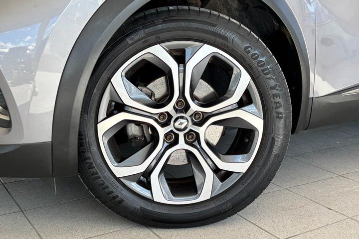Grå Renault Captur fra 2021
