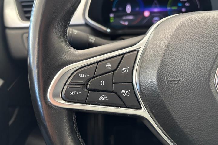 Grå Renault Captur fra 2021