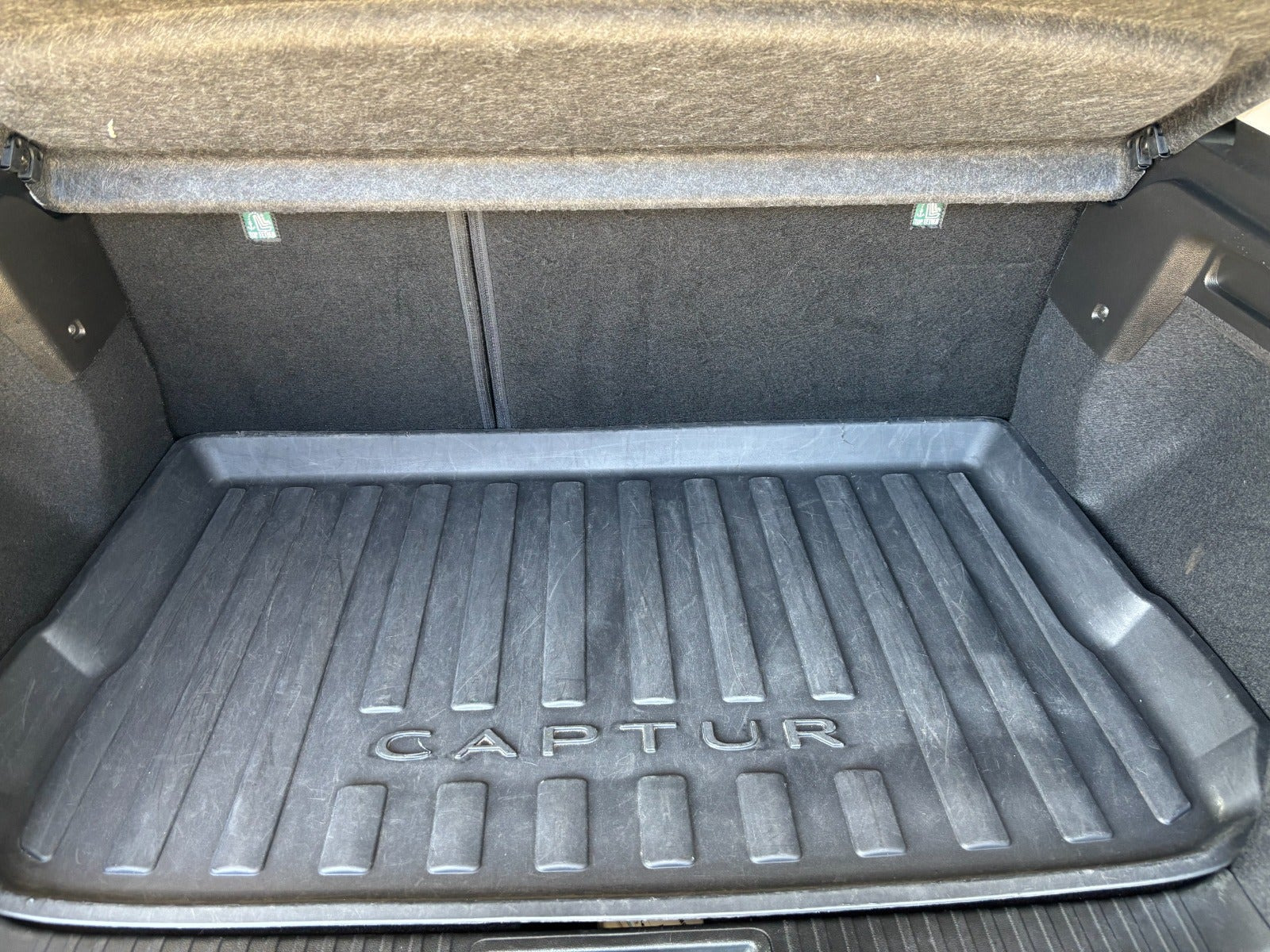 Grå Renault Captur fra 2021