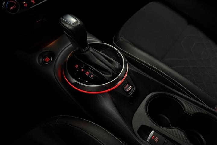 Grå Nissan Juke fra 2020