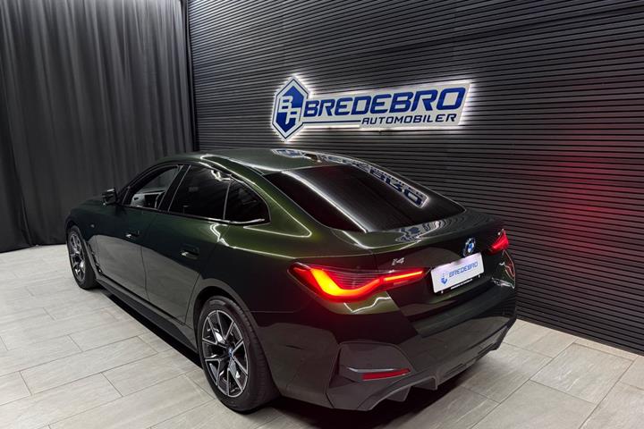 Grøn BMW i4 fra 2024