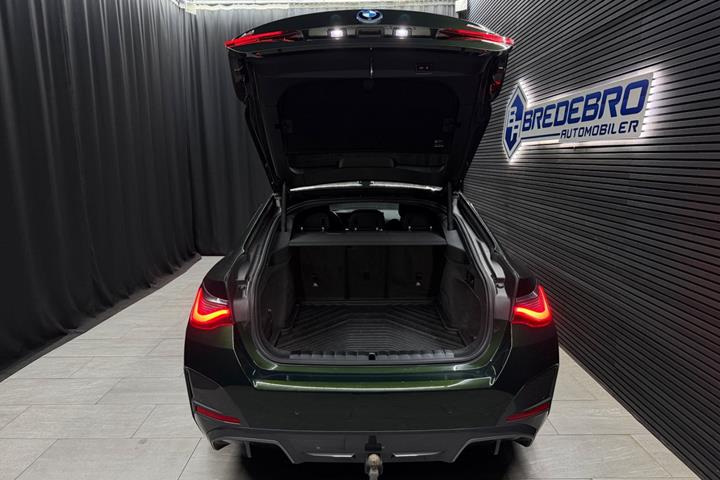 Grøn BMW i4 fra 2024
