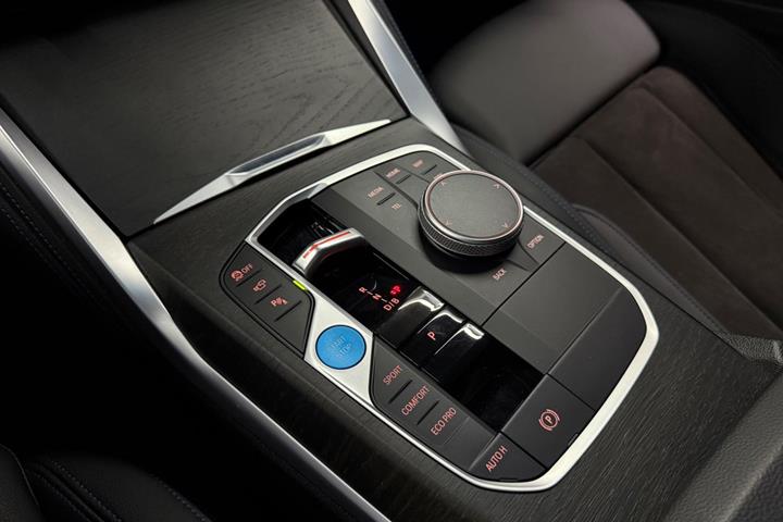 Grøn BMW i4 fra 2024