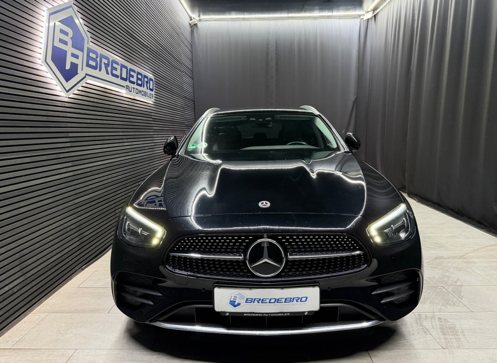 Sort Mercedes E300 de fra 2022