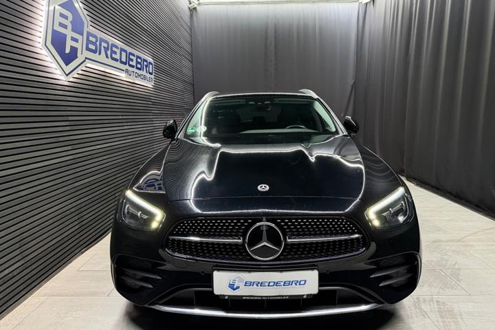 Sort Mercedes E300 de fra 2022