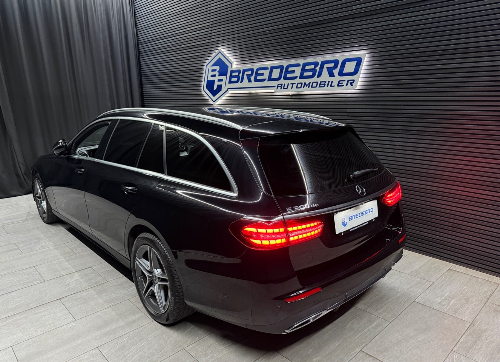 Sort Mercedes E300 de fra 2022