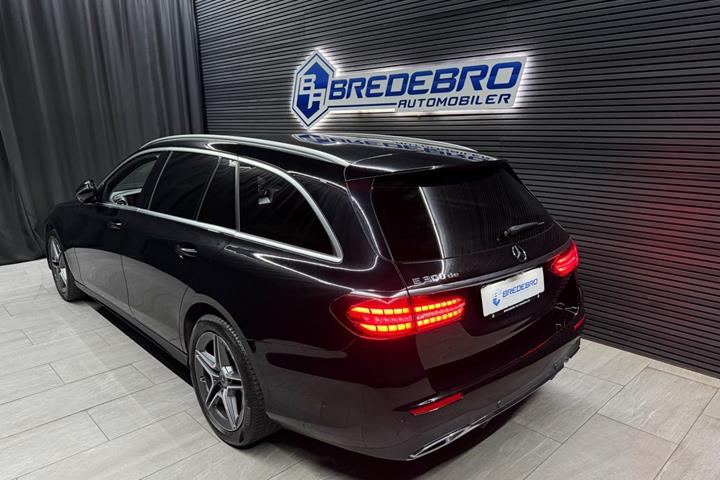 Sort Mercedes E300 de fra 2022