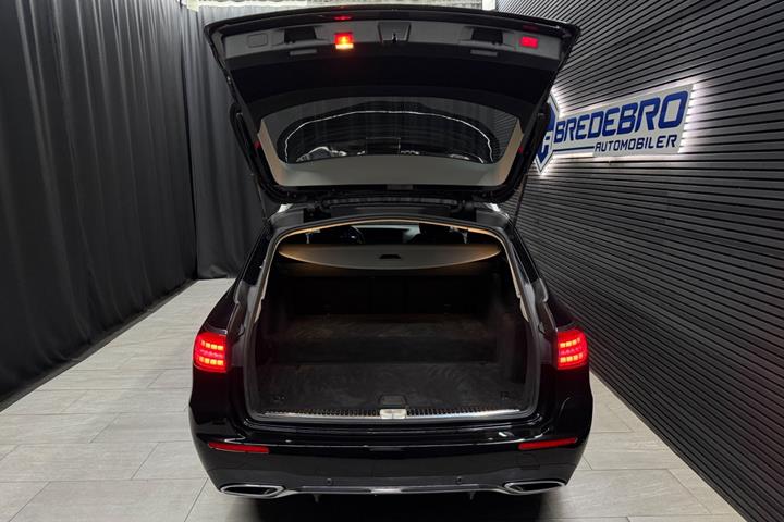 Sort Mercedes E300 de fra 2022