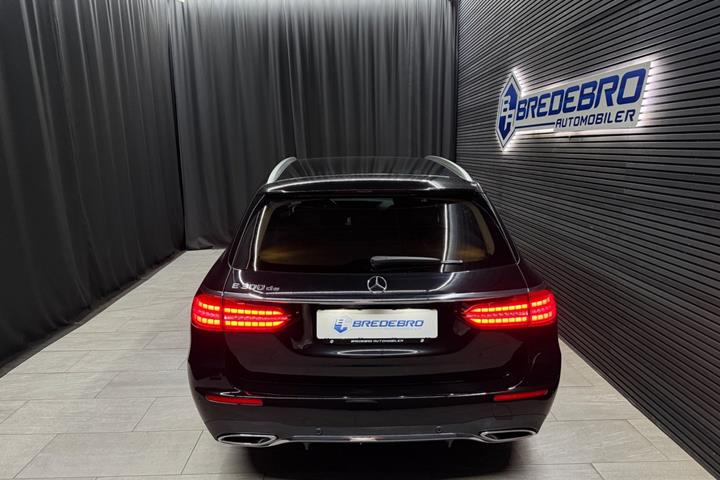 Sort Mercedes E300 de fra 2022