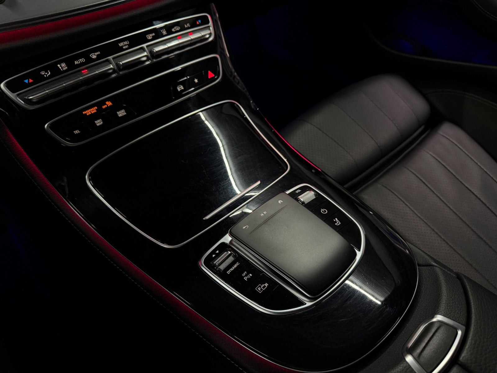 Sort Mercedes E300 de fra 2022
