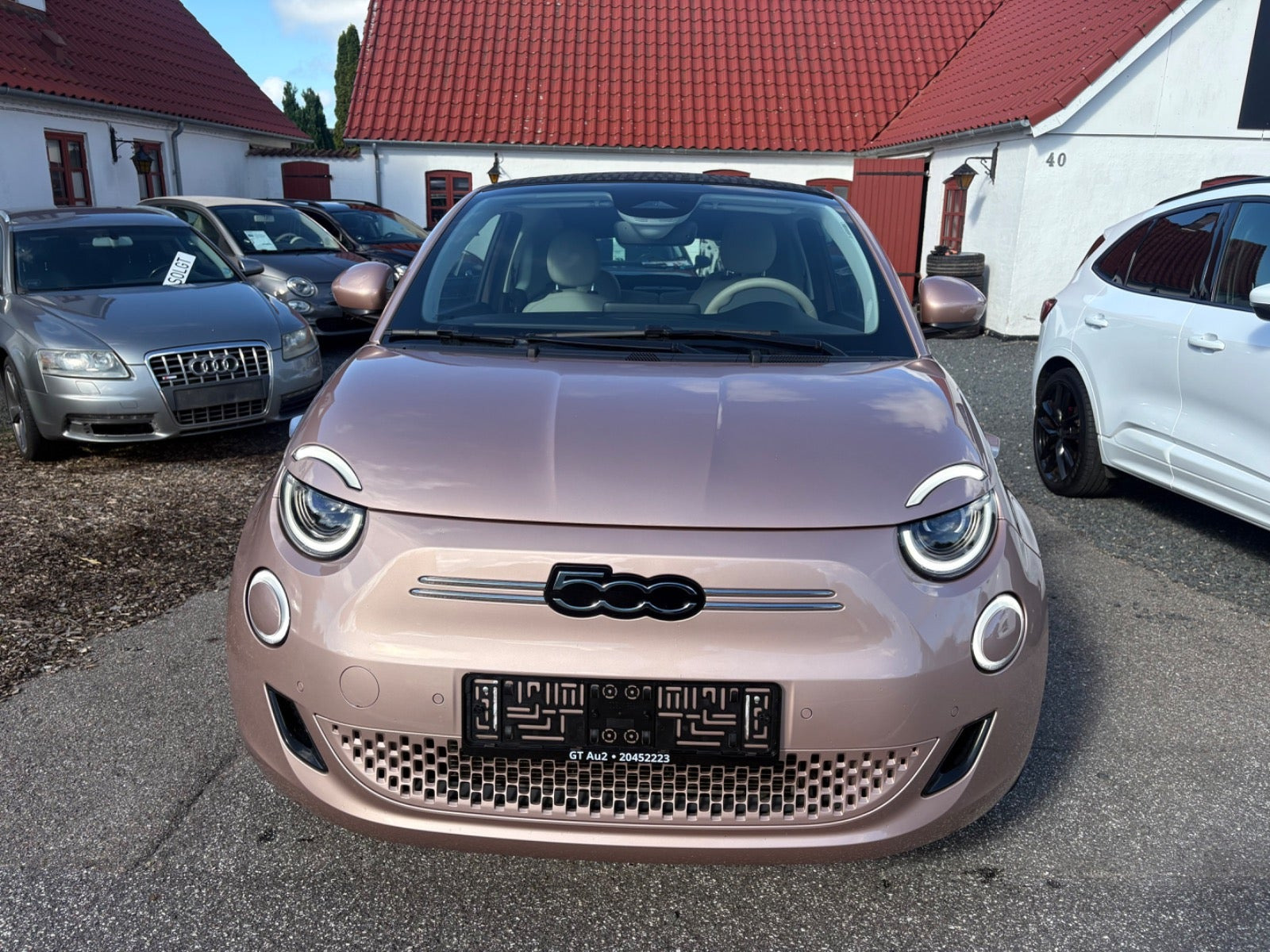 Orange Fiat 500e fra 2024