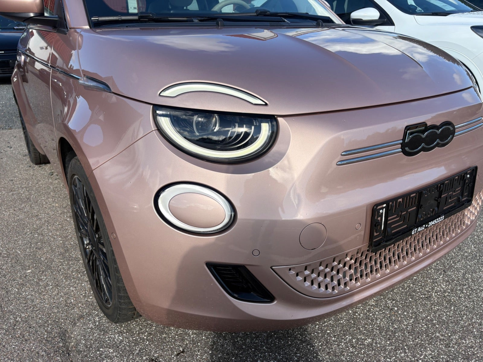 Orange Fiat 500e fra 2024