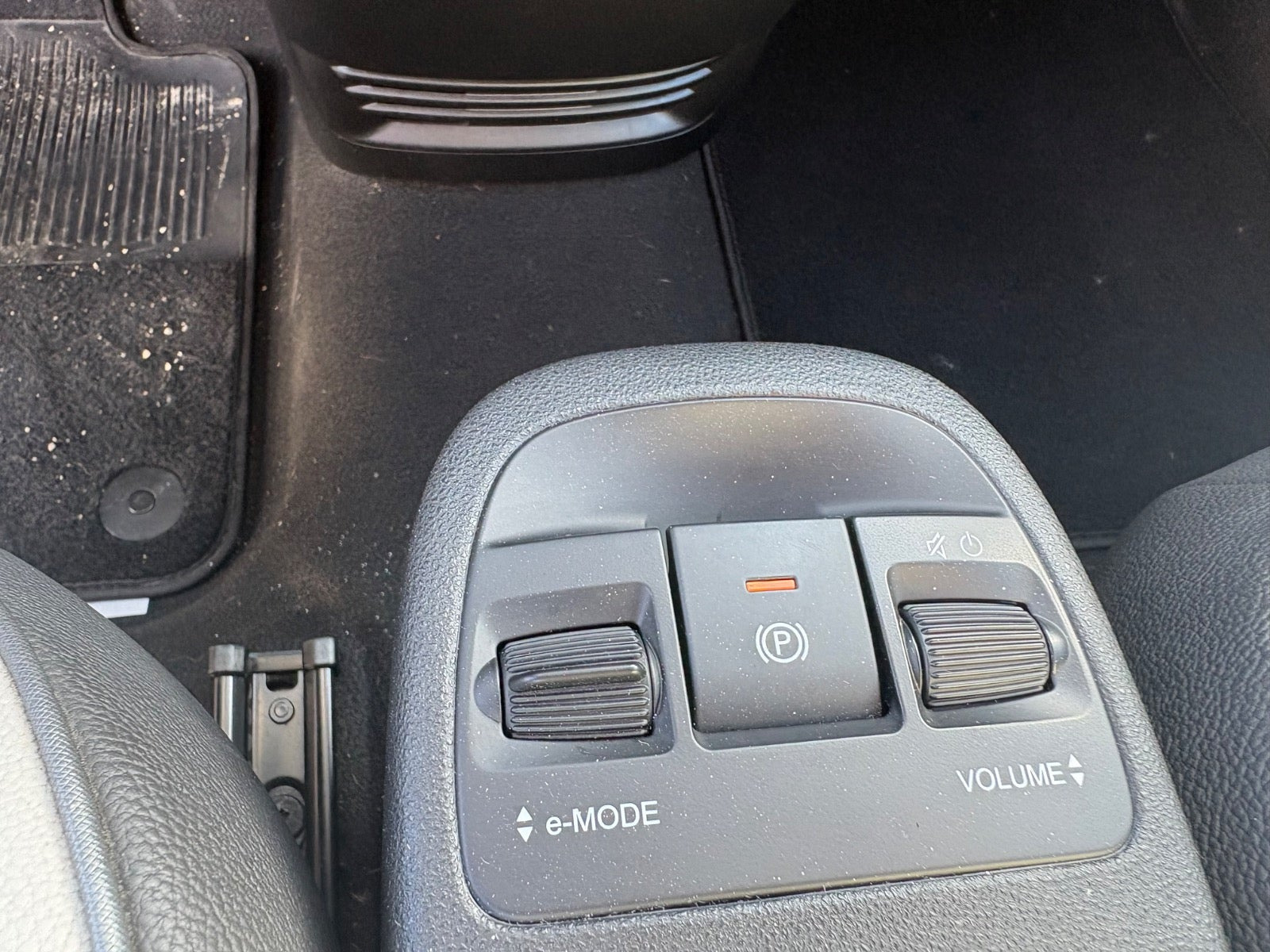 Orange Fiat 500e fra 2024