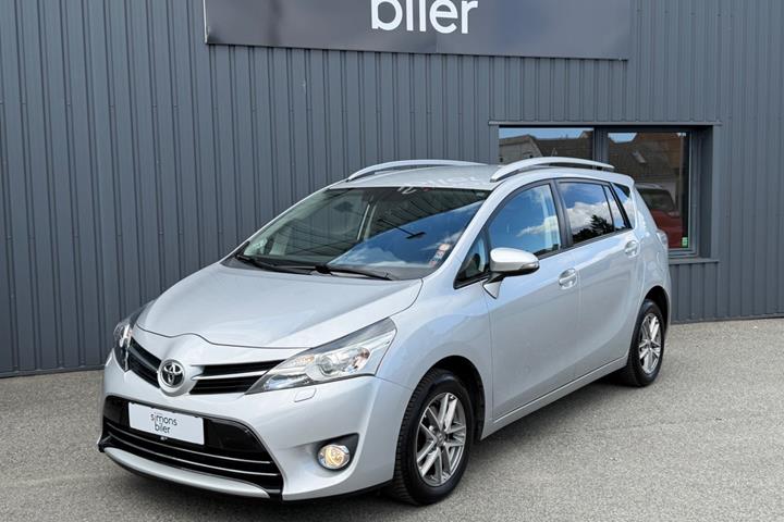 Grå Toyota Verso fra 2015