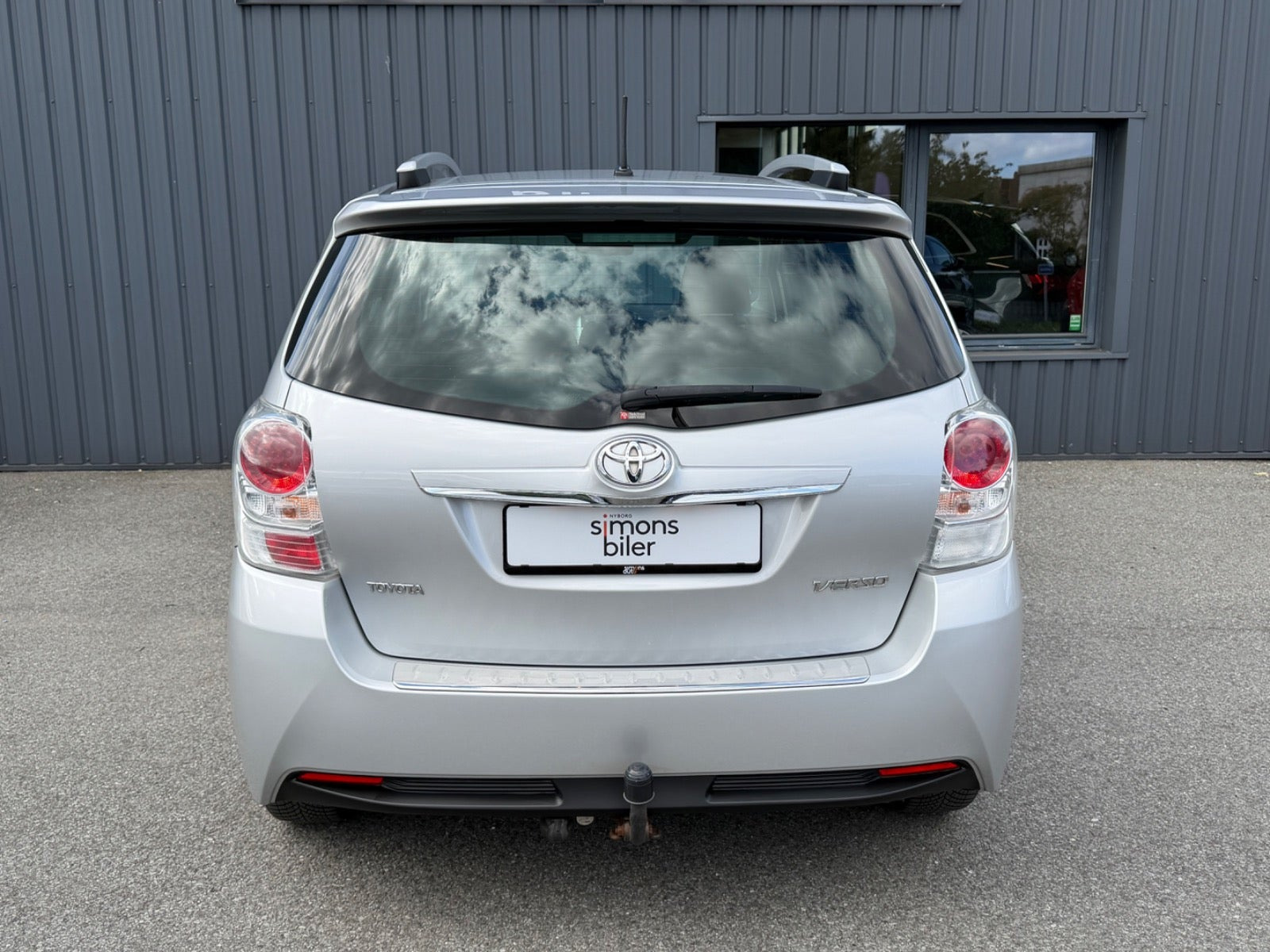 Grå Toyota Verso fra 2015
