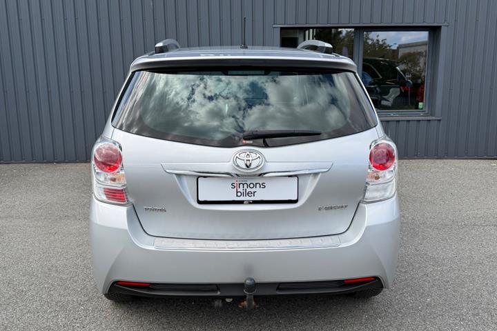 Grå Toyota Verso fra 2015