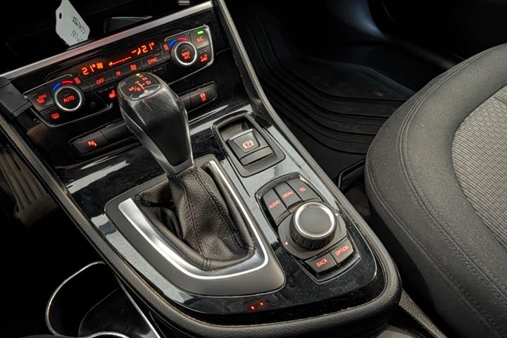 Sølv BMW 218i fra 2016