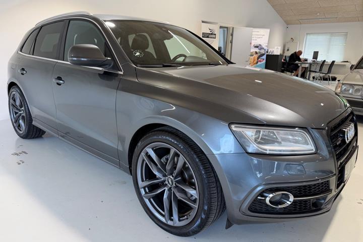 Grå Audi Q5 fra 2013