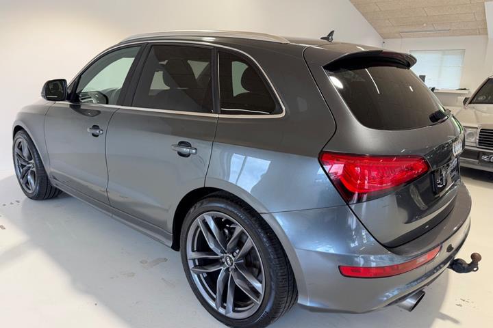 Grå Audi Q5 fra 2013