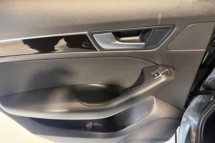 Grå Audi Q5 fra 2013