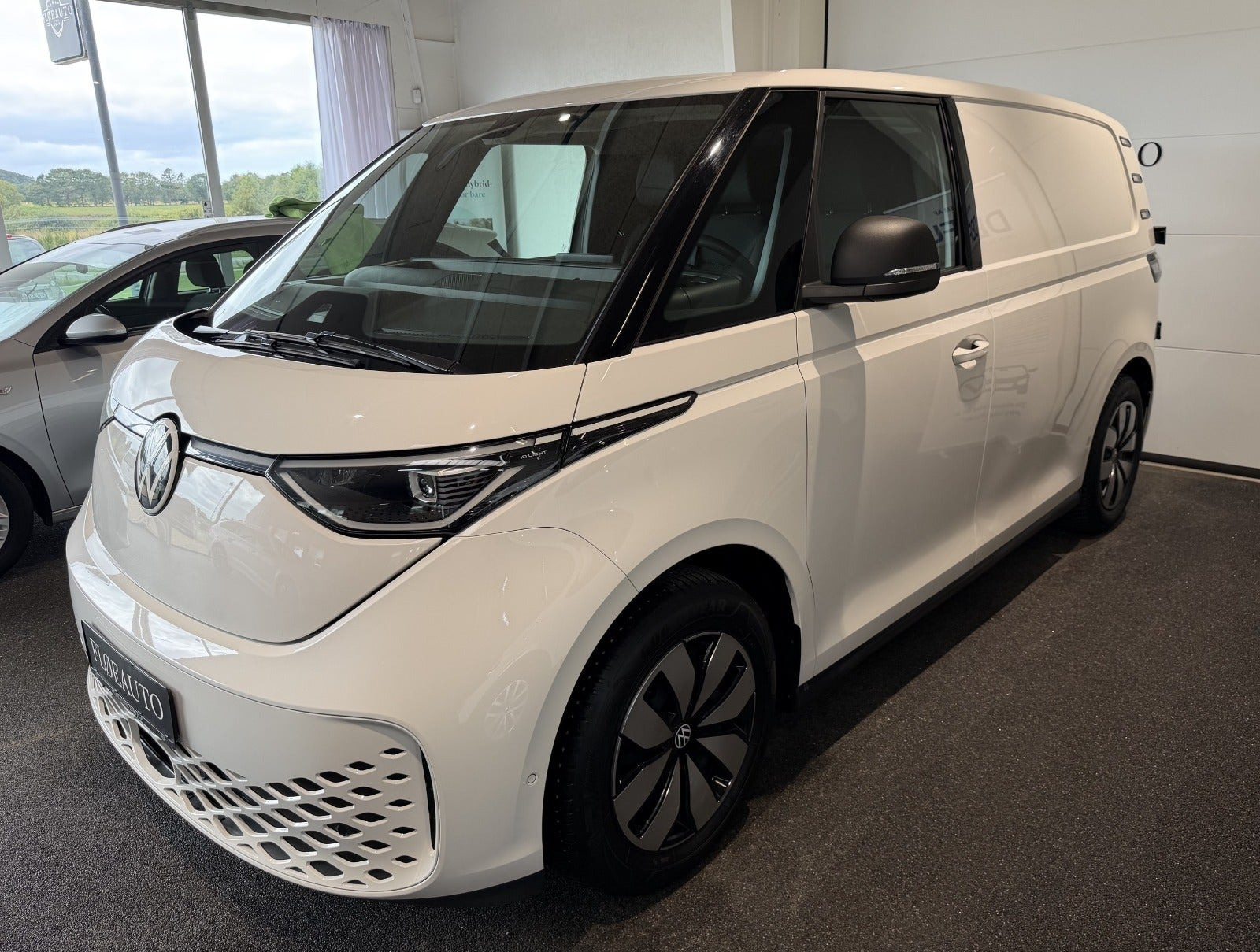 Hvid VW ID.Buzz fra 2023