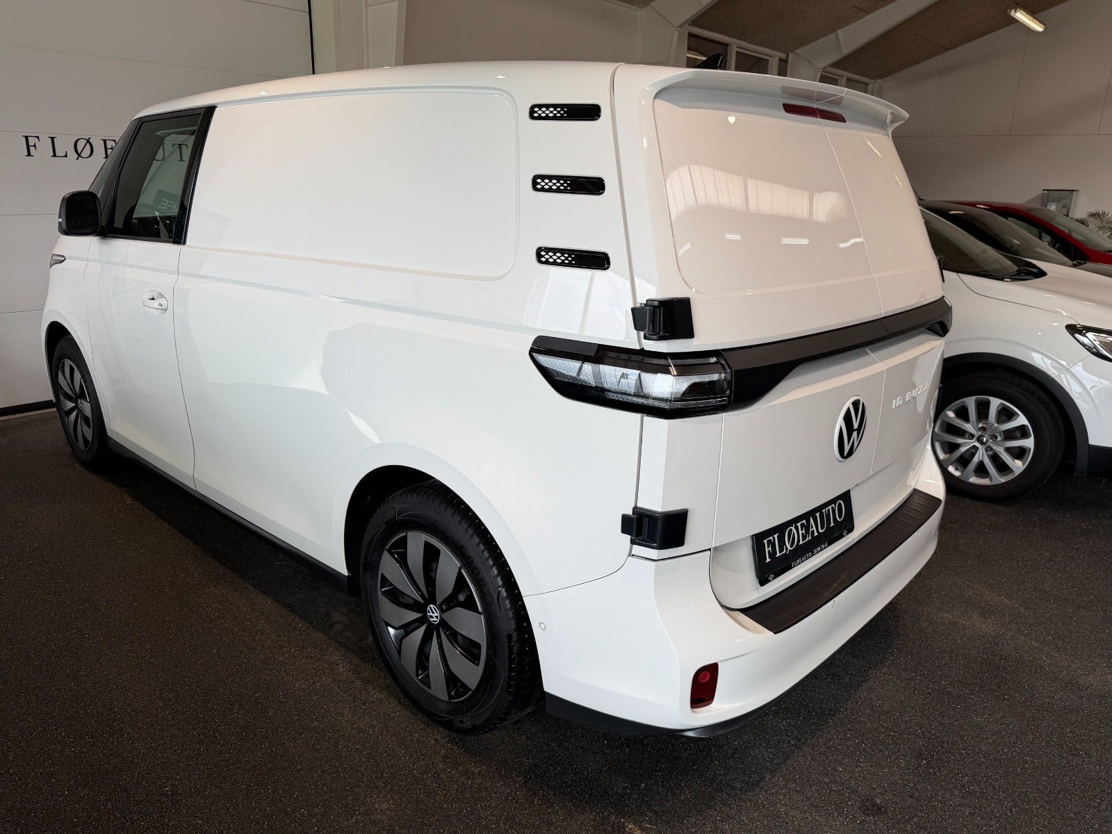 Hvid VW ID.Buzz fra 2023
