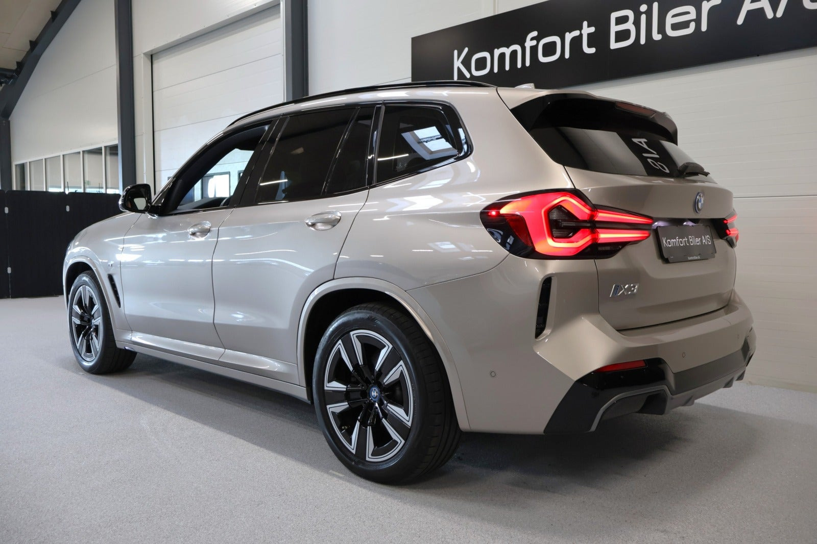 Orange BMW iX3 fra 2022