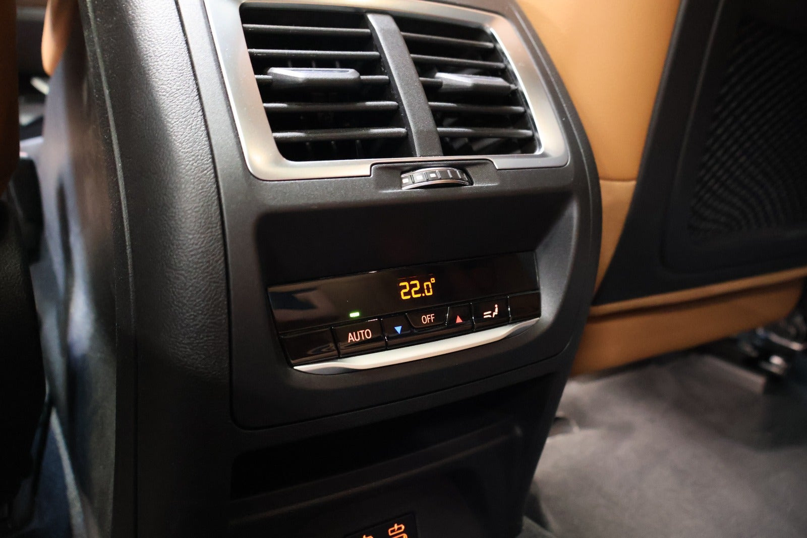 Orange BMW iX3 fra 2022
