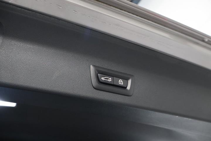 Orange BMW iX3 fra 2022