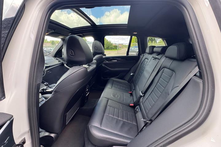 Hvid BMW X3 fra 2022