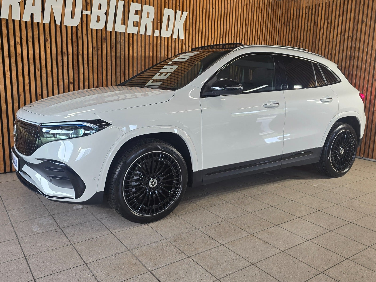 Hvid Mercedes EQA250+ fra 2024