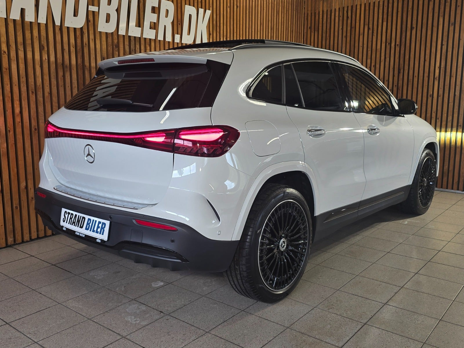 Hvid Mercedes EQA250+ fra 2024