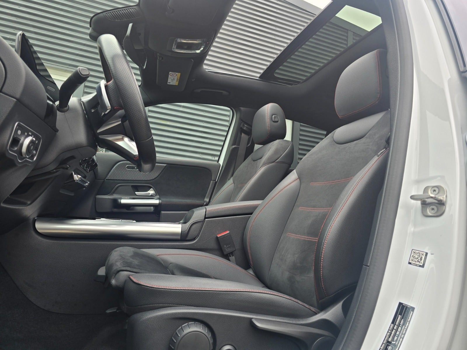 Hvid Mercedes EQA250+ fra 2024