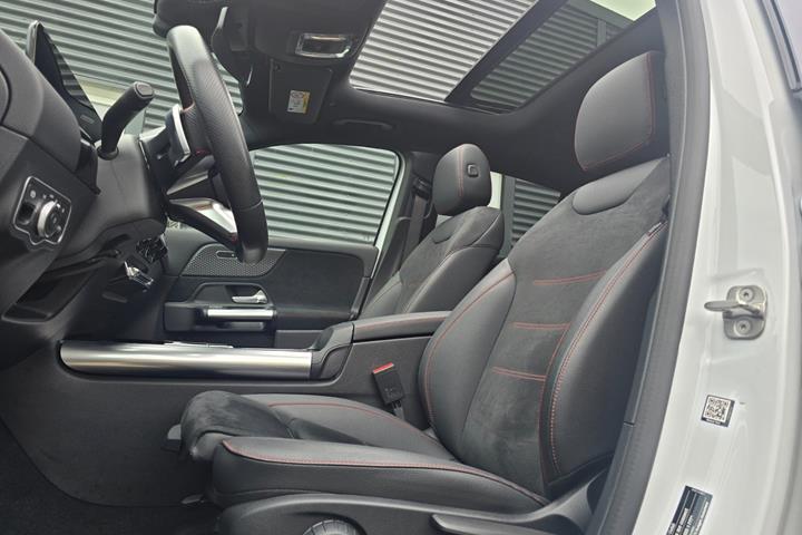Hvid Mercedes EQA250+ fra 2024
