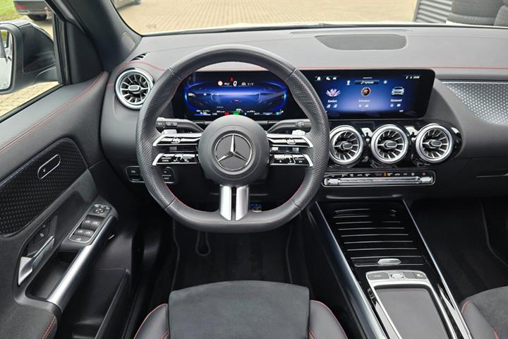 Hvid Mercedes EQA250+ fra 2024