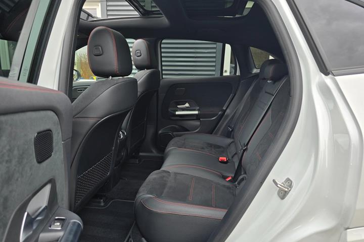 Hvid Mercedes EQA250+ fra 2024