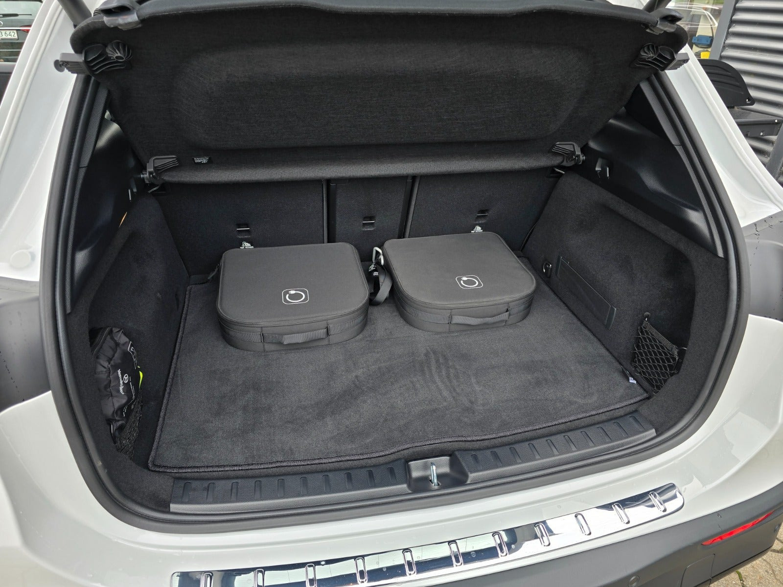 Hvid Mercedes EQA250+ fra 2024
