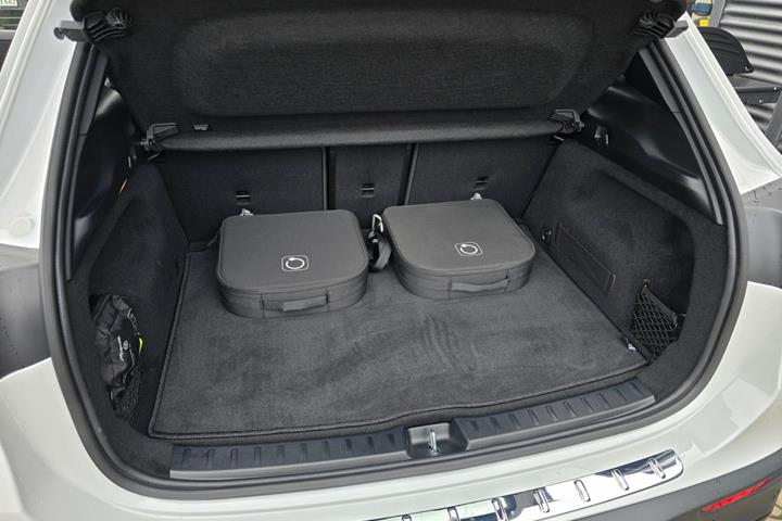 Hvid Mercedes EQA250+ fra 2024