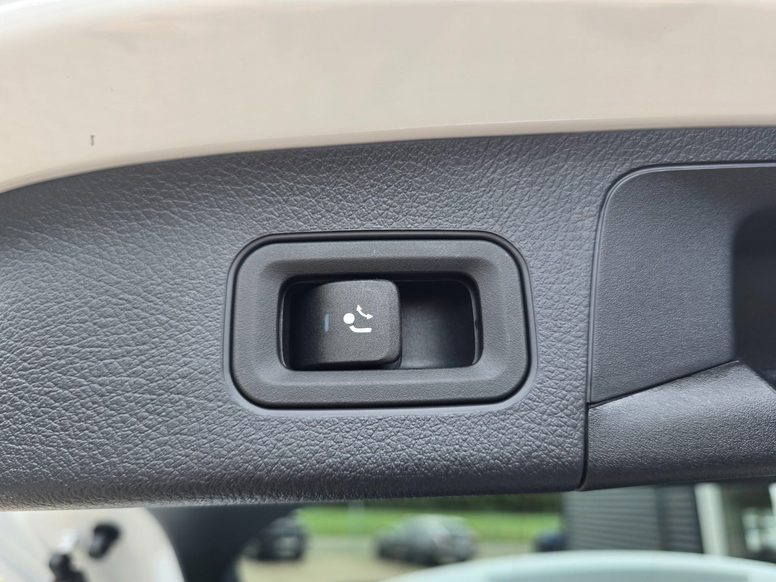 Hvid Mercedes EQA250+ fra 2024