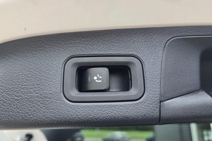 Hvid Mercedes EQA250+ fra 2024
