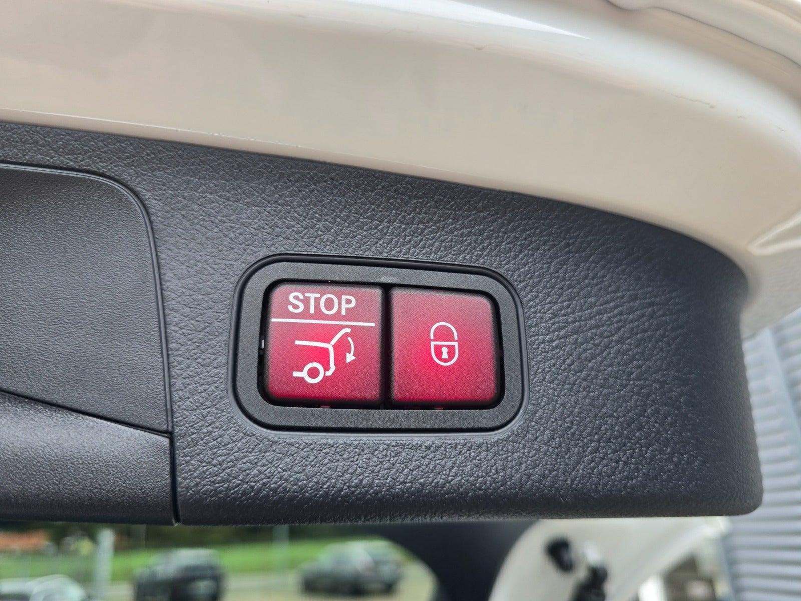 Hvid Mercedes EQA250+ fra 2024