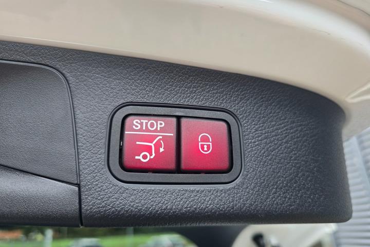 Hvid Mercedes EQA250+ fra 2024