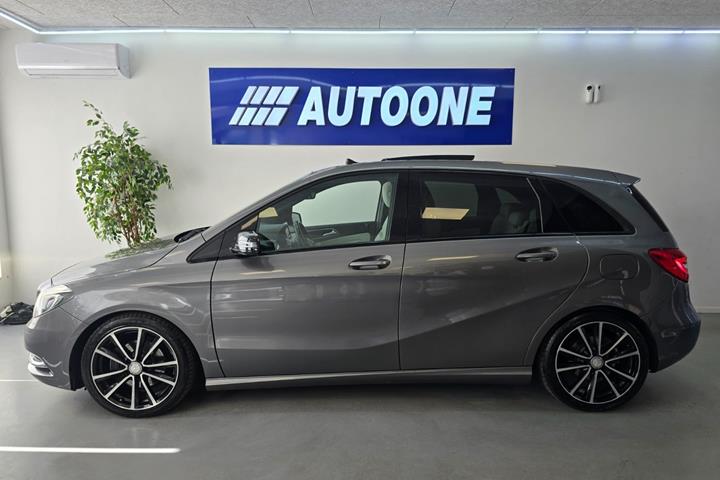 Grå Mercedes B200 fra 2013