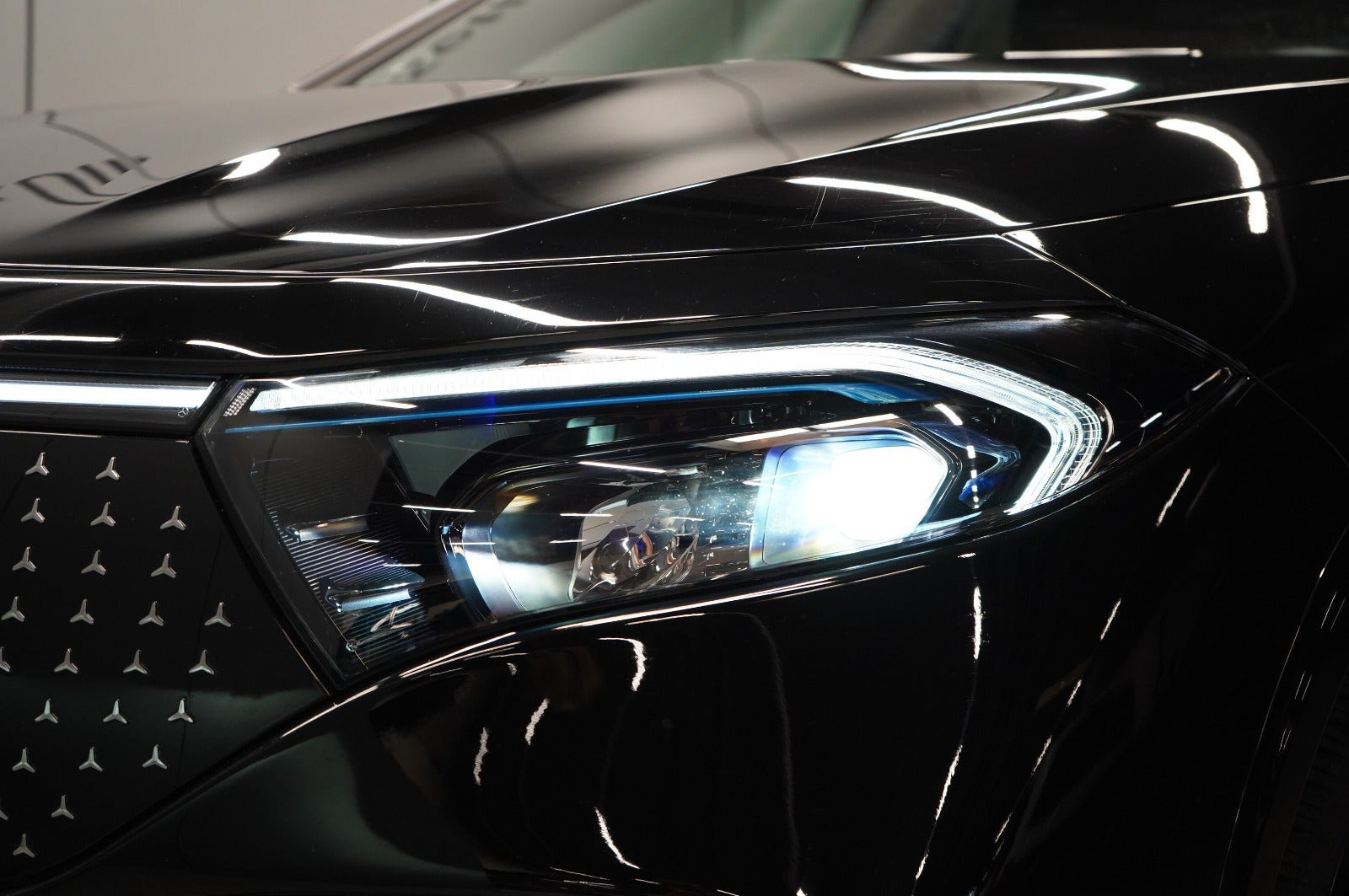 Sort Mercedes EQA250+ fra 2024