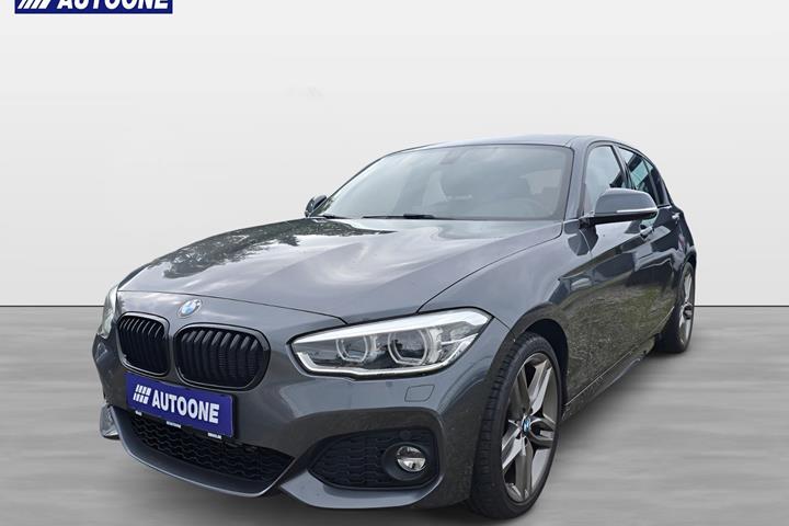 Grå BMW 118d fra 2019 set udefra
