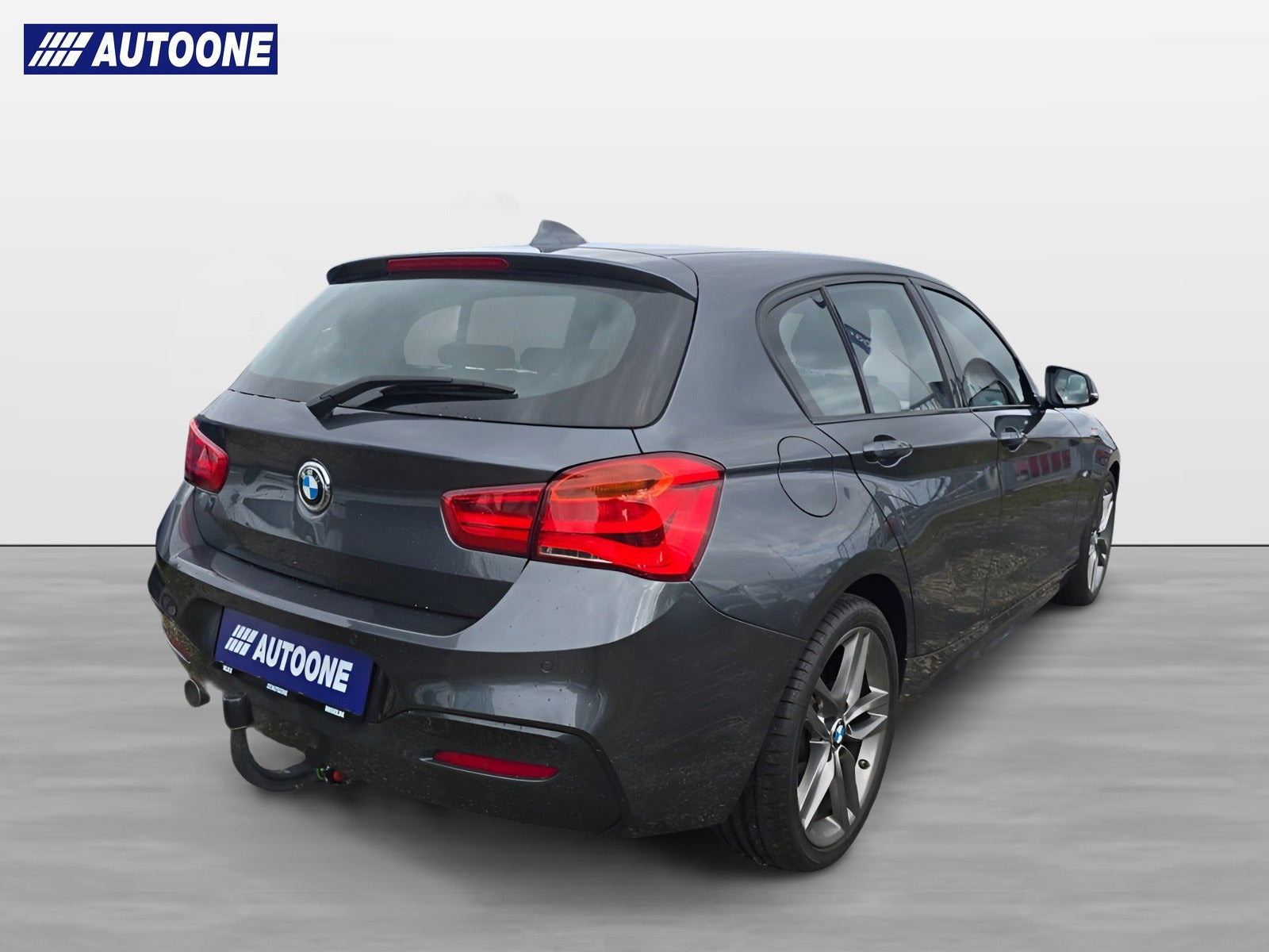 Grå BMW 118d fra 2019