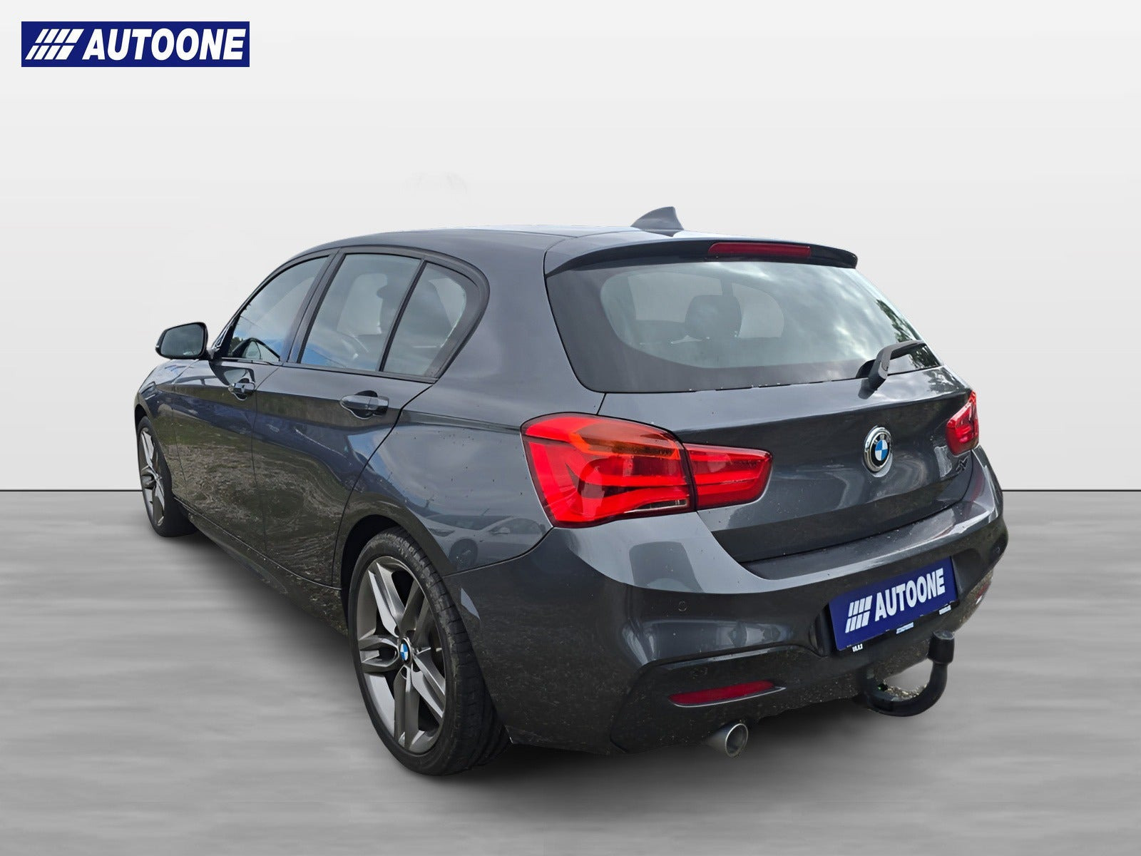 Grå BMW 118d fra 2019