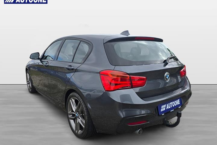 Grå BMW 118d fra 2019